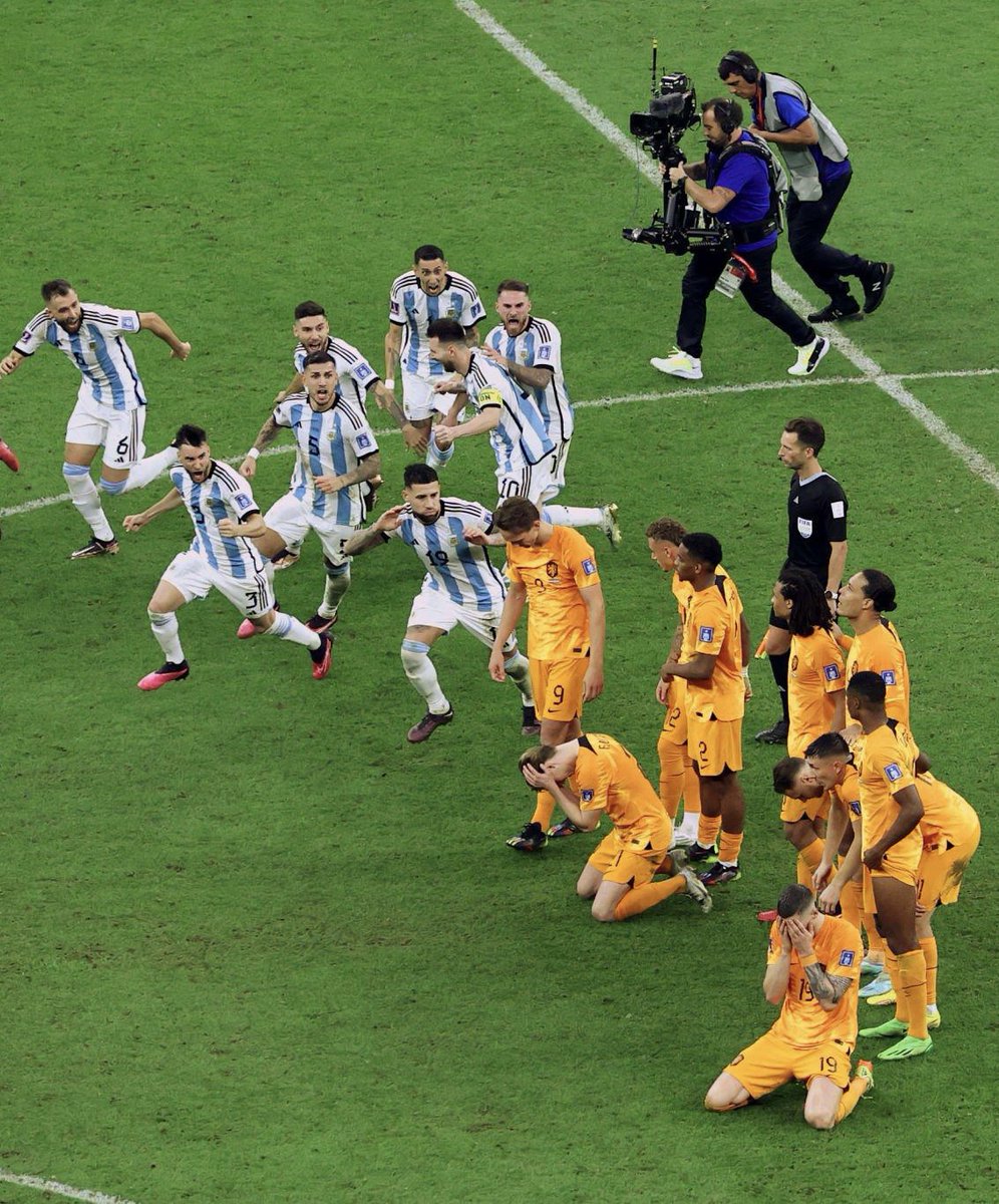 JonathanDanverz's tweet image. This photo tells you a little about Messi