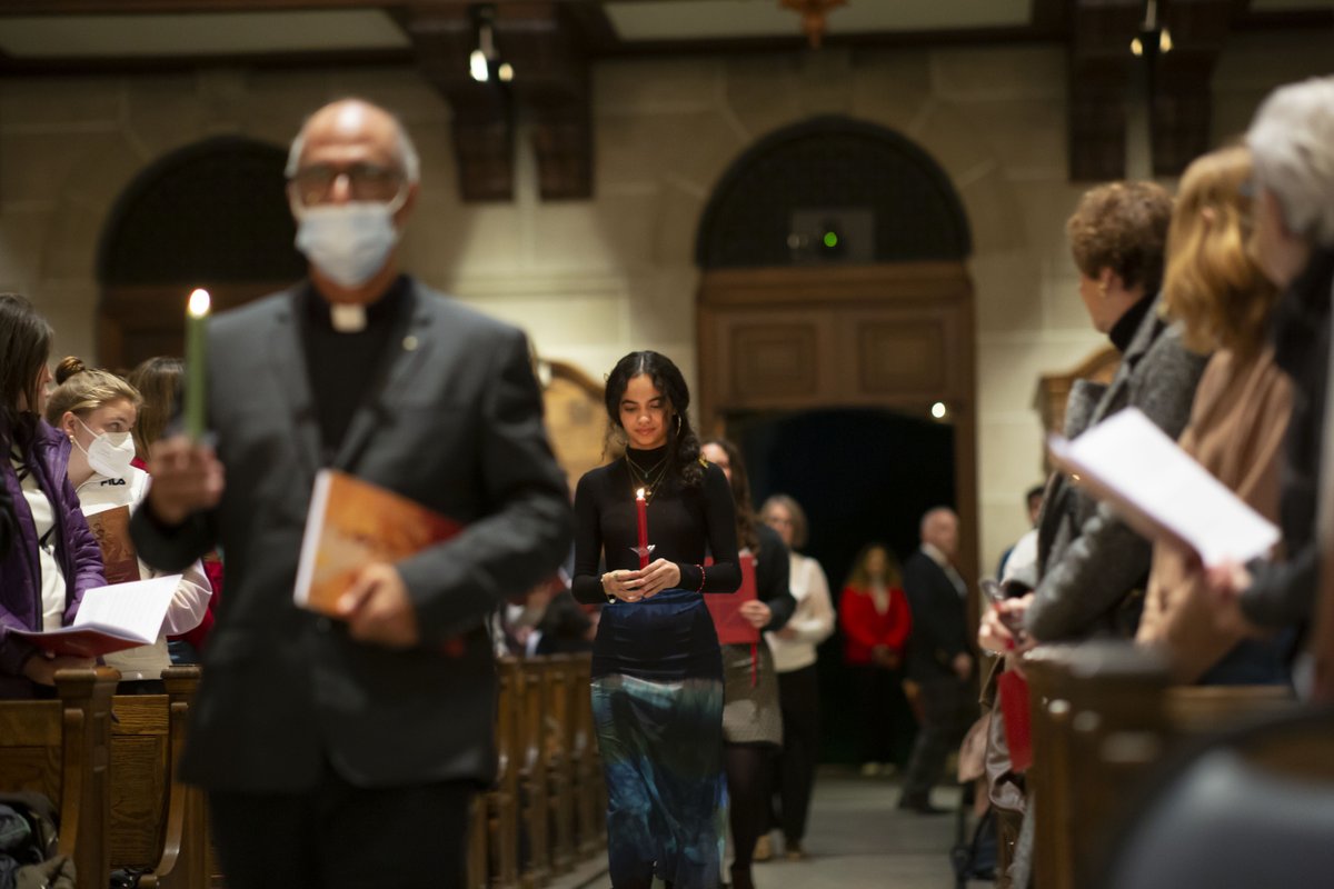 holy_cross's tweet photo. St. Joseph Memorial Chapel was filled with so much joy as we gathered to celebrate the Christmas season with our 44th annual Advent Festival of Lessons and Carols! 🕯️

View the full gallery: https://t.co/L6T504hqWe https://t.co/6gP9pMUzFB