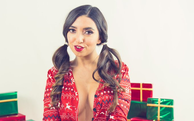 Please raise your hand if you're up for a live next Wednesday!! You can check more details in my onlyfans<a href="/tag/happyweekend"class="tags"><span>#happyweekend</span></a><a href="/tag/soon"class="tags"><span>#soon</span></a><a href="/tag/livestreaming"class="tags"><span>#livestreaming</span></a><a href="/tag/xmas2022"class="tags"><span>#xmas2022</span></a>