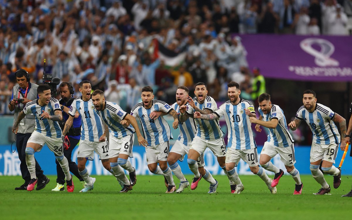 infobae's tweet image. Los festejos de la Selección Argentina 🇦🇷 #Qatar2022 infob.ae/3F7yaeQ
