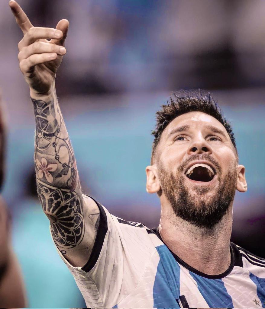 AbdRyas's tweet photo. ميسي سعيد إذا أنا سعيد 😭💙🤍🇦🇷
#ميسي #الارجنتين https://t.co/pkW4K9EvFU