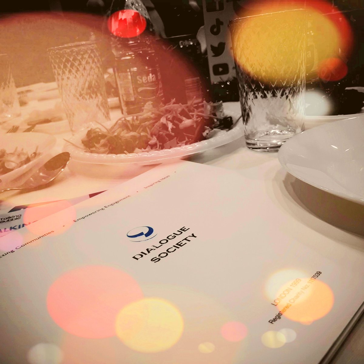 sylorgat's tweet photo. #WowOwoW! @DialogueSociety Whaร uUut an incredibly inspiring evening inDEED! #TalkingBubble #Community #DialogueSociety #Lonely #Loneliness inDEED! ๐ https://t.co/92vCFq2Jsz
