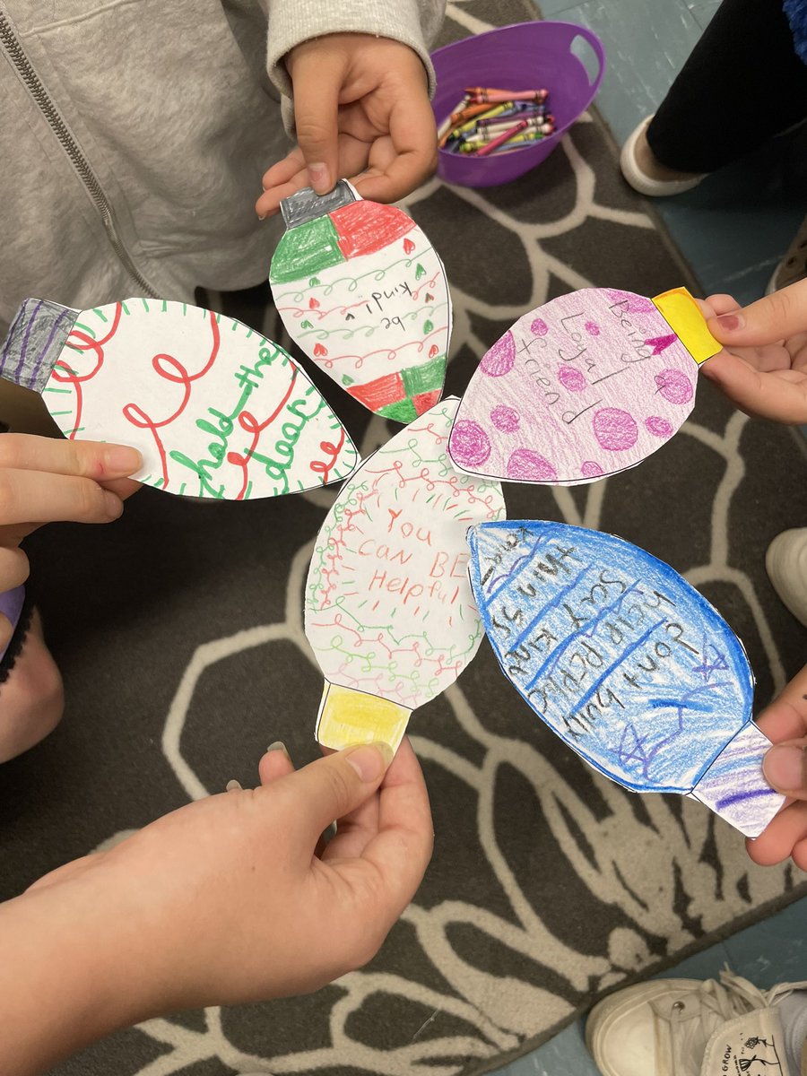 LRcounselors's tweet photo. Small group activity today: lighting up the season with kindness 🤗@lloydroadschool https://t.co/W2XXYsuurU