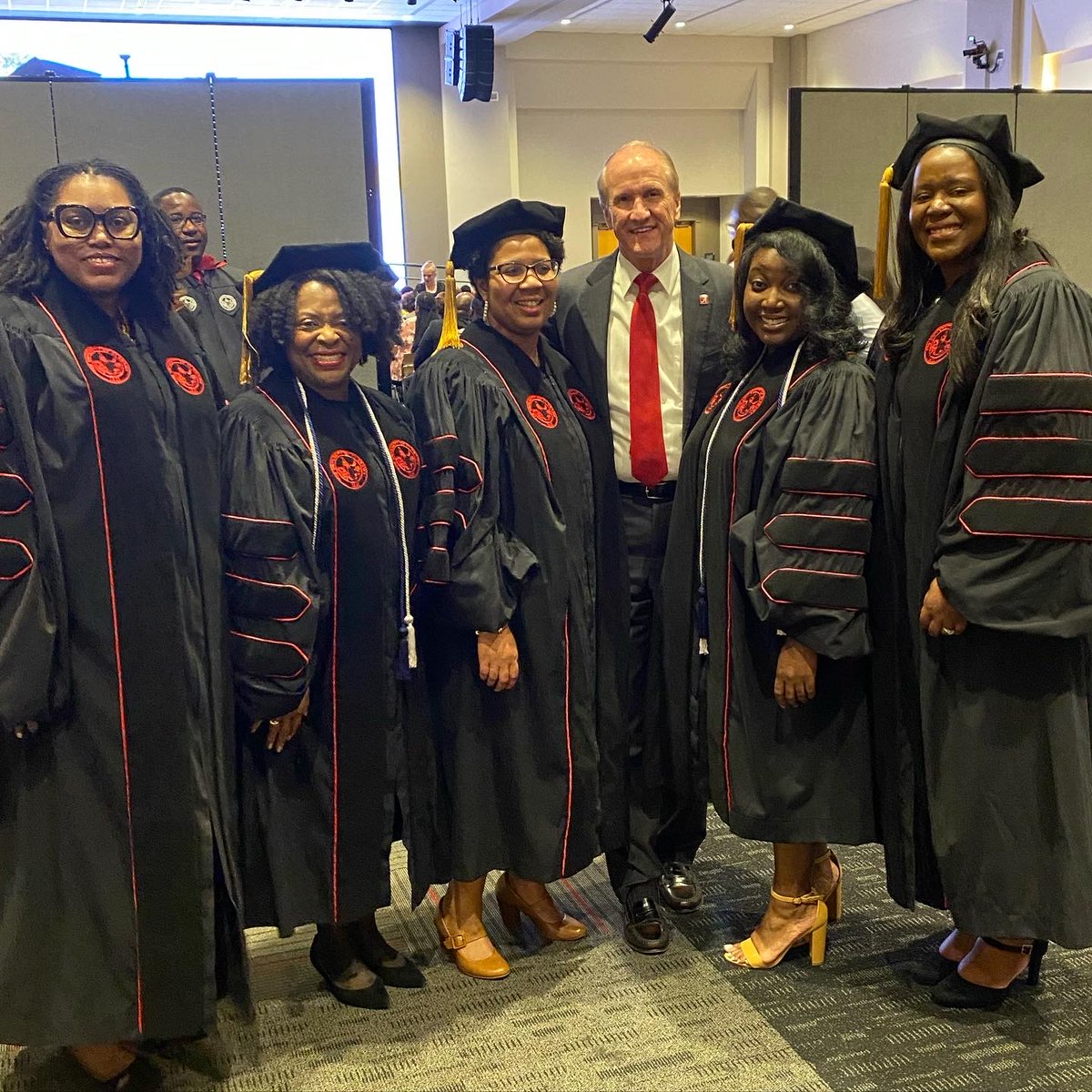UA_SocialWork's tweet photo. 🐘The UASSW is proud to have had many attend the BFSA Nyansapo Kente robing ceremony! The ceremony was started to promote retention amongst undergraduate &amp; graduate students of color &amp; celebrate their academic accomplishments. Here are some of our #UASSWGrad 's! https://t.co/h4Ffw6COse