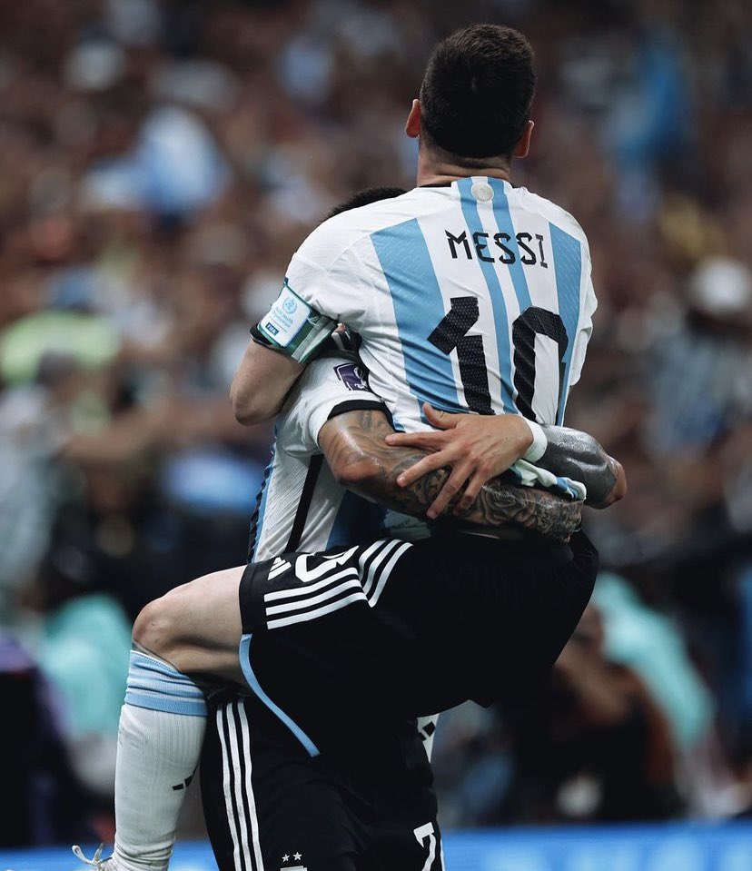 Yellowpapi_zw's tweet photo. If loving Messi #10 makes me gay .Get ready to call me Somizi https://t.co/n9qXy75TCj