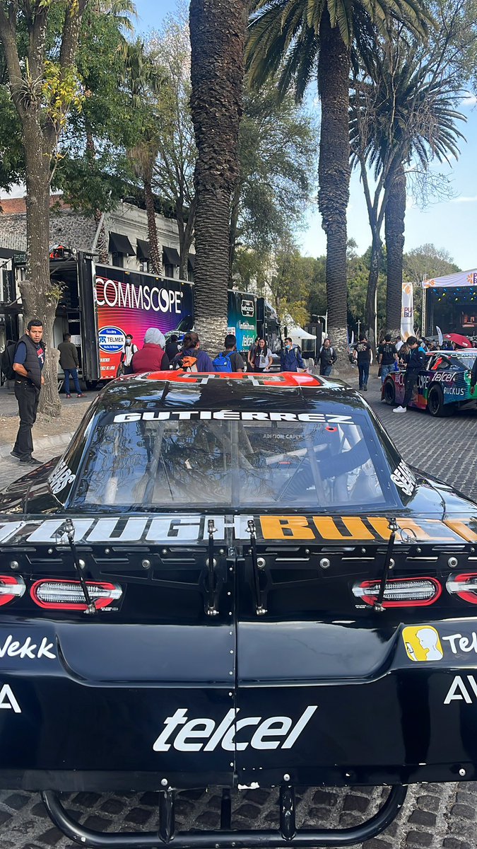 FedegutierrezH's tweet photo. NASCAR PARADE 😍😍 https://t.co/HCEhnKBonq