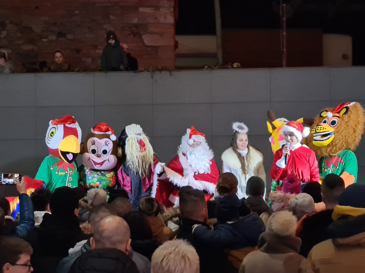 sladkym's tweet photo. Mikuláš a jeho pomocníci https://t.co/dK1Snrx6fc