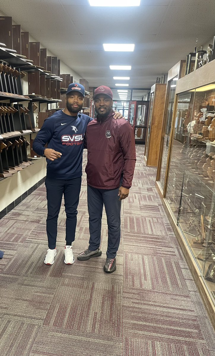 Coach_DAllen's tweet image. Thanks Coach @WideOut_Tech for stopping in today. @svsu_football @grpioneers