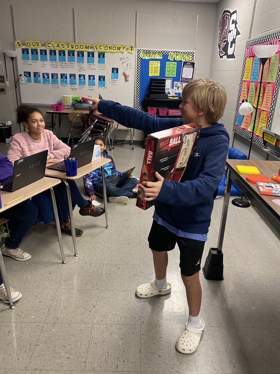 SharonGarner27's tweet photo. Classroom Auction Day! Students have been saving money, earning interest, & paying bills. Thanks to @stash101 for providing free online checking account simulation for students. These kids are learning life skills!
#classroomeconomy #onlinechecking #sumnermath https://t.co/ep7SgYby9n