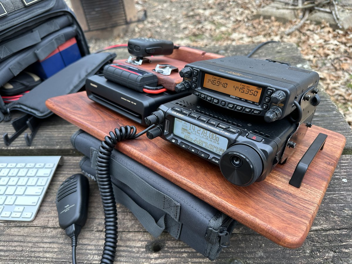bobbylittle's tweet photo. Had some time for POTA today K-0642 Natchez Trace / Rocky Springs.  Used a new portable radio setup and it performed great! I built it using a cutting board from Big Lots, some grab handles from Home Depot &amp; for transport it all fits snugly in a Harbor Freight rugged Apache box! https://t.co/xUbu1x5ko7