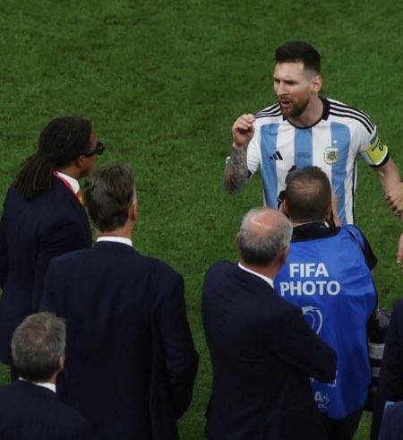 FutbolMuu's tweet photo. Lionel Messi talking shit about the referee after the game the same referee who didn’t book him for a deliberate handball and then he goes on to disrespect Van Gaal the manager of Netherlands.

Imagine if Ronaldo did this. We would never hear the end of it. https://t.co/sfW5sH9dyM