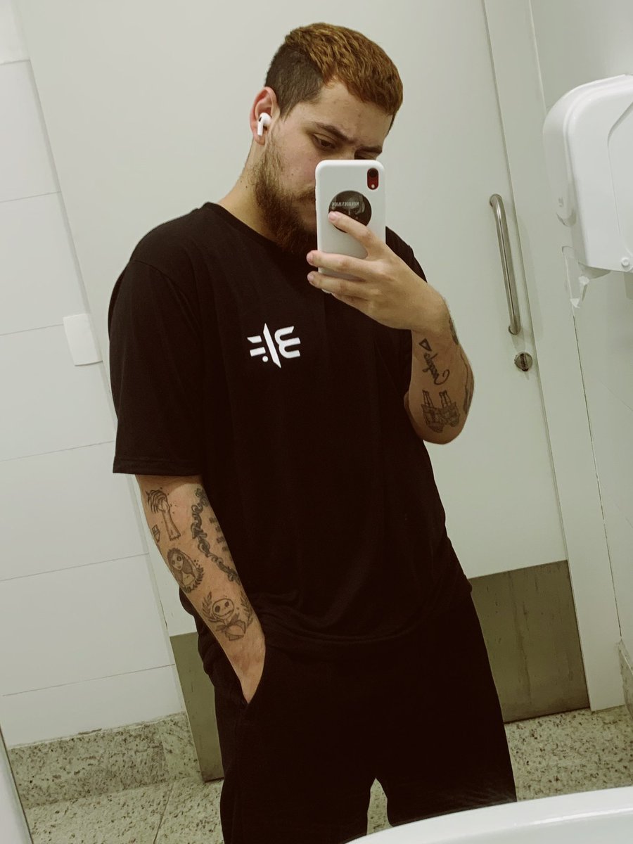 Por sp usando a camiseta da <a href="/BURSTINTOFlRE/">Burst Into Fire</a> 🖤
