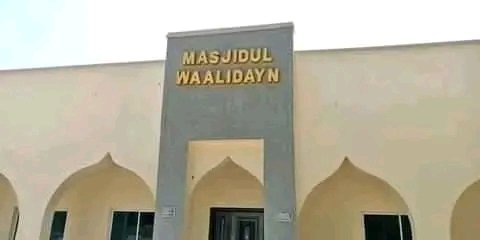 Munirassalafiy's tweet photo. #PANTAMIISWORKING
This is the grand mosque built by Sheikh @ProfIsaPantami at GSSS Gombe School. The mosque was named "Masajdul Waalidayn" which means "Mosque of parents". He's dedicated this mosque to his late parents, may Allah Almighty mercy them. https://t.co/RlBdR4NIaB