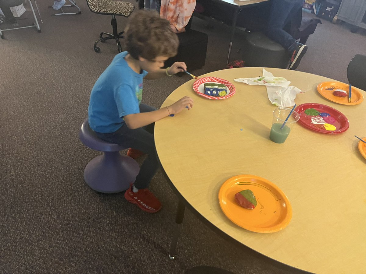 Painting rocks in enrichment today to add to our Mambrino Kindness Garden.<a href="/mambrinosteam/">STEAM Academy at Mambrino</a> <a href="/VargasSTEAM/">Crystal Vargas</a>