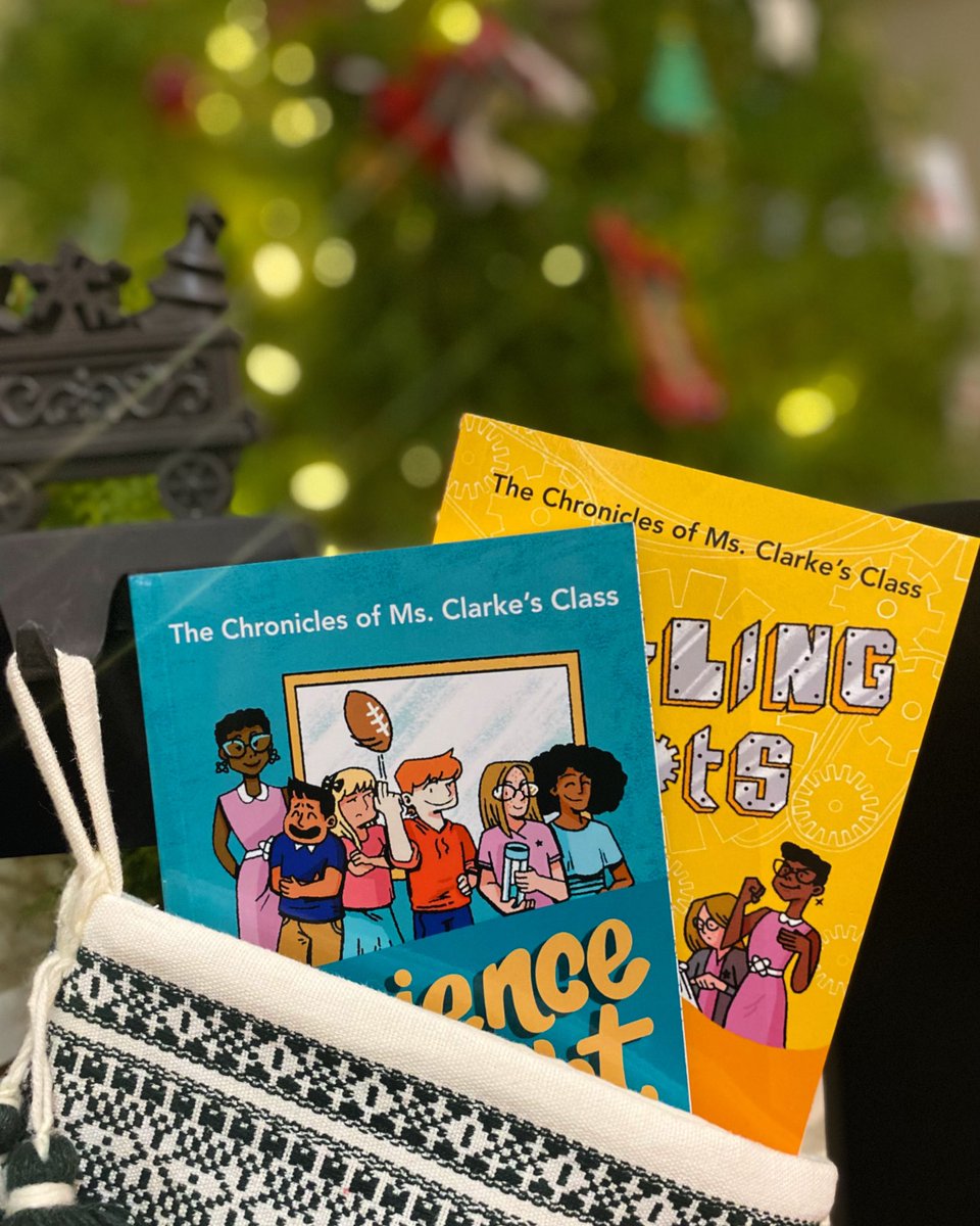 JulieHPackett's tweet photo. Paperbacks make great stocking stuffers! 🎄📚
#MsClarkesClass #books #ScienceNight #BattlingBots #bookishthings #gifts #stockingstuffers #giftideas https://t.co/enksq4vWyk https://t.co/KbGRIwENzs