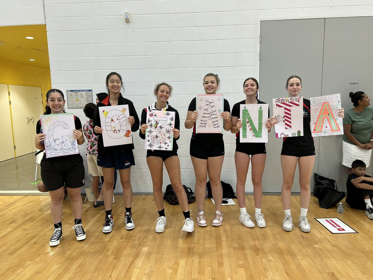 santasports's tweet photo. SSC1 Year 11 Team showing our yr 7 team how to support. School spirit well and truly alive. #playlikeasantagirl @SantaSabinaPrin @SSCommunicate https://t.co/TKlTKfQ5pD