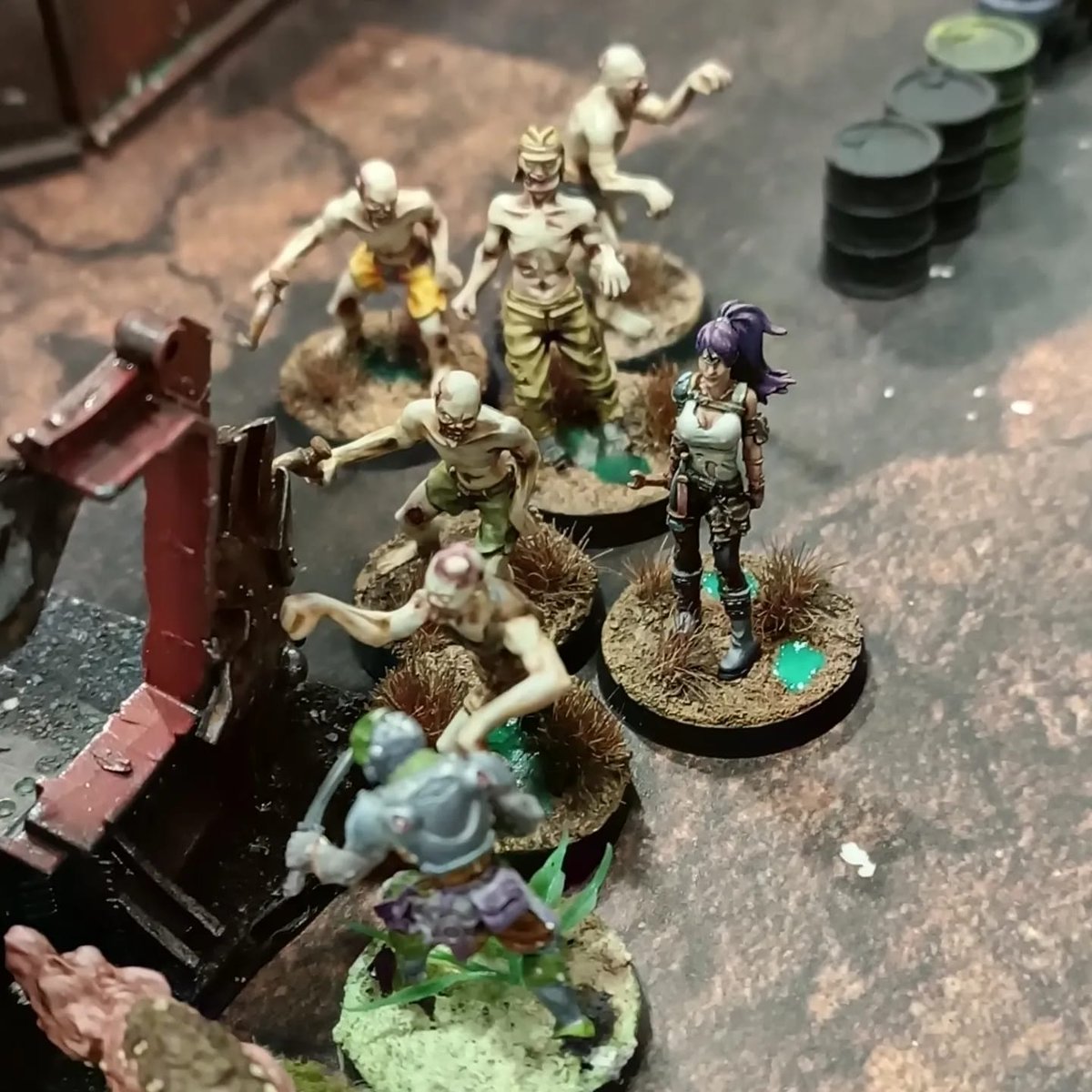 Habemus_Ludum's tweet photo. #quedadashabemusludum
Punkapocaliptic toma la asociación en esta partida de Mutardos vs Pandilleros!
☢️ El apocalipsis es solo el principio ☣️
@Punkapocalyptic #mutards #mutardos #mutantes #pandilleros #gangers #pochos #apocalypse #madmax #distopya #badrollgames #postapocalyptic https://t.co/3pp53psDtY