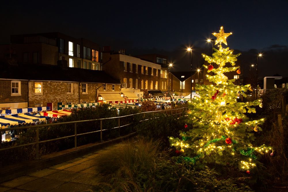 ‘Tis the eve of the Brockley Xmas Market, temperatures have dropped and we’re looking forward to warming you all up with mulled wine and mince pies! Hope to see lots of you down there tomorrow, 12-6pm ❄️🎄✨