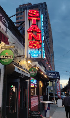 TAILGATE ANNOUNCEMENT: STAN'S SPORTS BAR (Bronx, NY)

Join fellow alumni and fans for a fun, casual pre-game gathering before heading over to Yankee Stadium to watch Syracuse Football vs. Minnesota in the Bad Boy Mowers Pinstripe Bowl! ⚾️🍊
Tailgate: cc.syr.edu/bowltailgate22