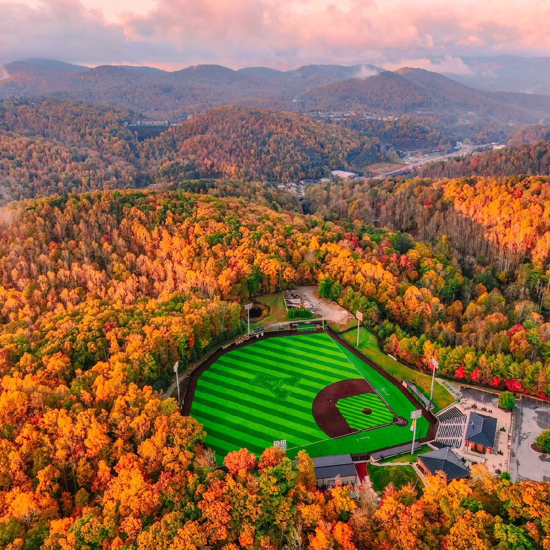 batclubusa's tweet photo. Who else would love to play here? ๐คฉ
#batclub #appstate #baseball https://t.co/GDeBUBPKcw