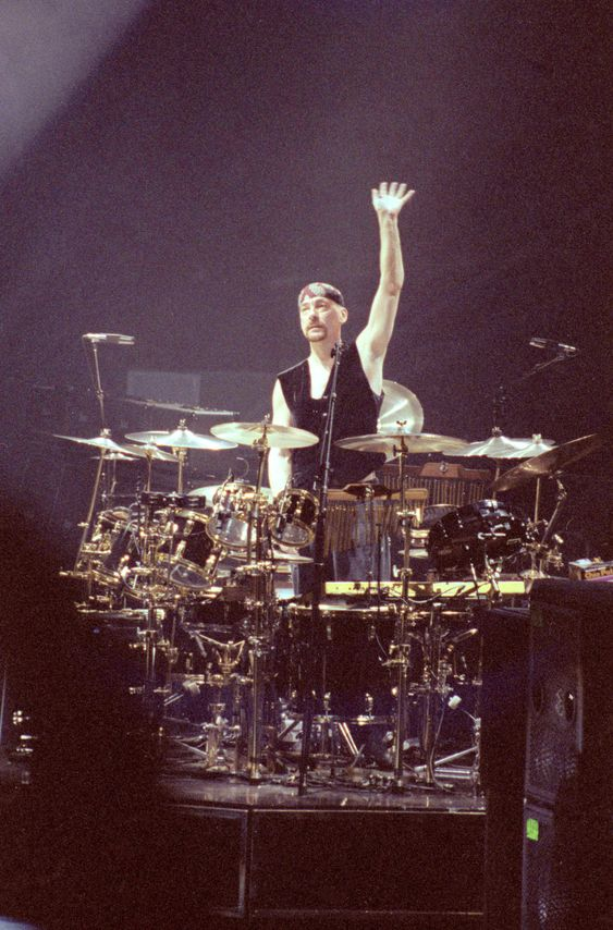 ReturnofR's tweet photo. John Bonham OR Neil Peart?https://t.co/50tSR0lR7E https://t.co/yp3Ee8Ofbz