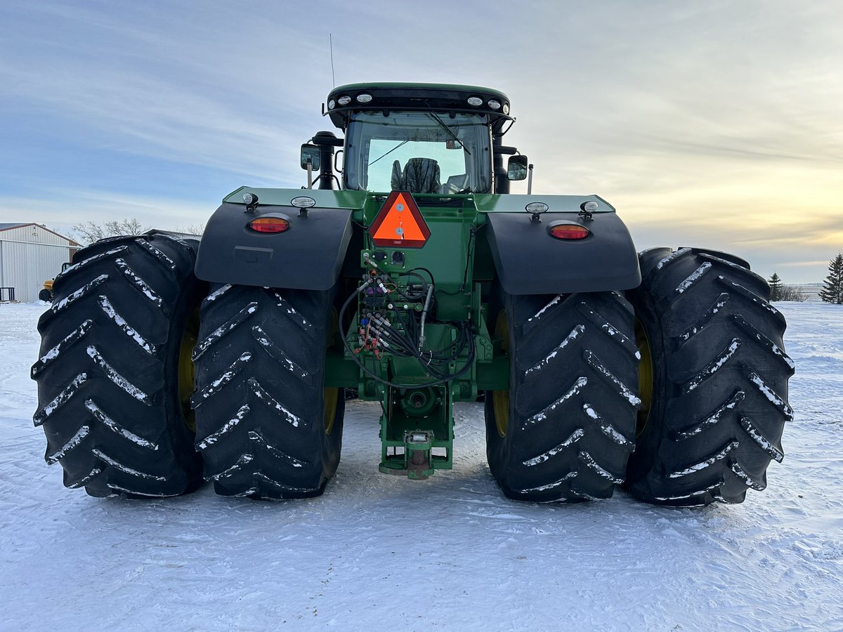 HidukV's tweet photo. 2015 John Deere 9470R , high flow hyds, 6 scvs, full led lights, PTO, powershift , fresh service , very clean, 800 michelin duals , 8600lb cast weight , asking $395000 obo for the tractor $39500 for the degelman 18ft 6 way blade call or text 3066218352 or 3066214513 https://t.co/rZ1XGAma19