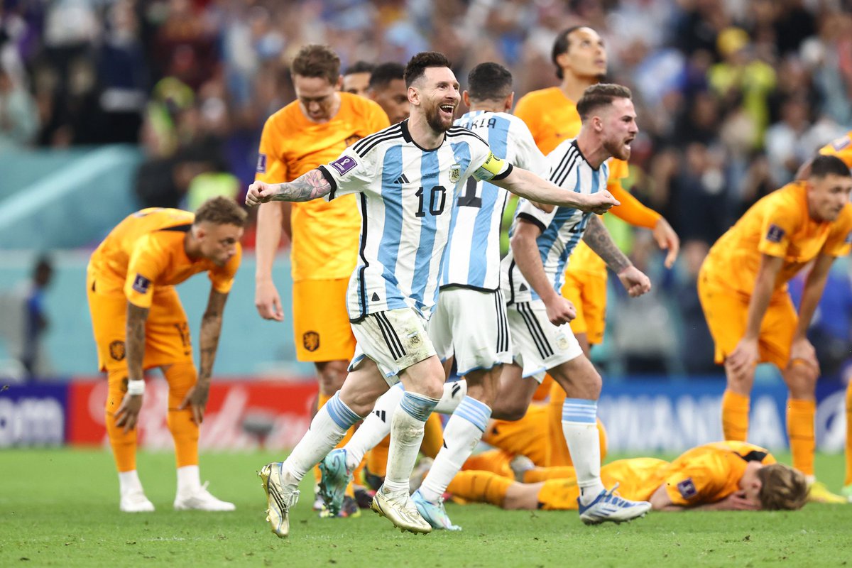 36Noticiero's tweet photo. !VIVA ARGENTINA... VIVA AMÉRICA!
Desde Barcelona, Venezuela felicitaciones a quienes ligamos el triunfo en busca del título de campeones mundiales #Qatar2022 #CopaMundialFIFA 

@fifaworldcup_es @LuisCordovaPER @fifacom_es @afa @fundacionmessi @36Noticiero @Argentina @julioorense1 https://t.co/PRWz4Odwqm