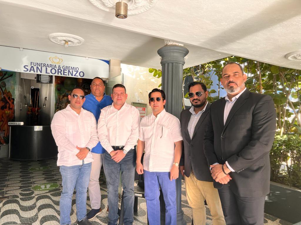 Una comisión del <a href="/PartidoPRSC/">Partido Reformista Social Cristiano</a> en las honras funebres de <a href="/acevedoxx/">JOSE FELIX ACEVEDO</a> ex-regidor por nuestro partido, compatriota y amigo.
Ve con Dios Jose Felix. Paz a su alma.
<a href="/Papitocruzrd/">Rafael Cruz</a> <a href="/JoanFdez/">Joan Fernández Osorio</a> <a href="/EddyAntonio_/">Eddy Antonio</a>