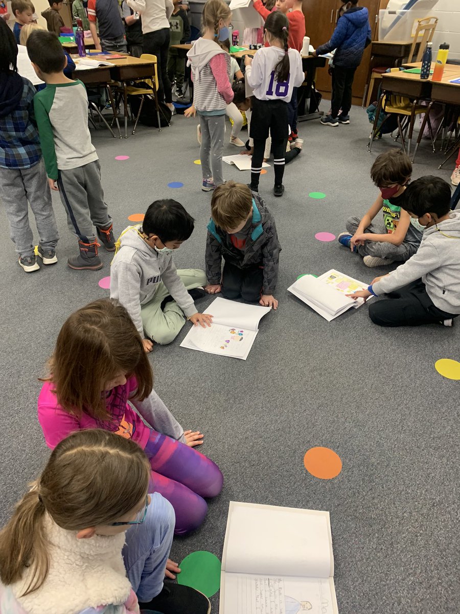_klwright1's tweet photo. Ss had fun sharing their All About Books with first graders for our celebration! @oakhilles https://t.co/nltfuPjMYc