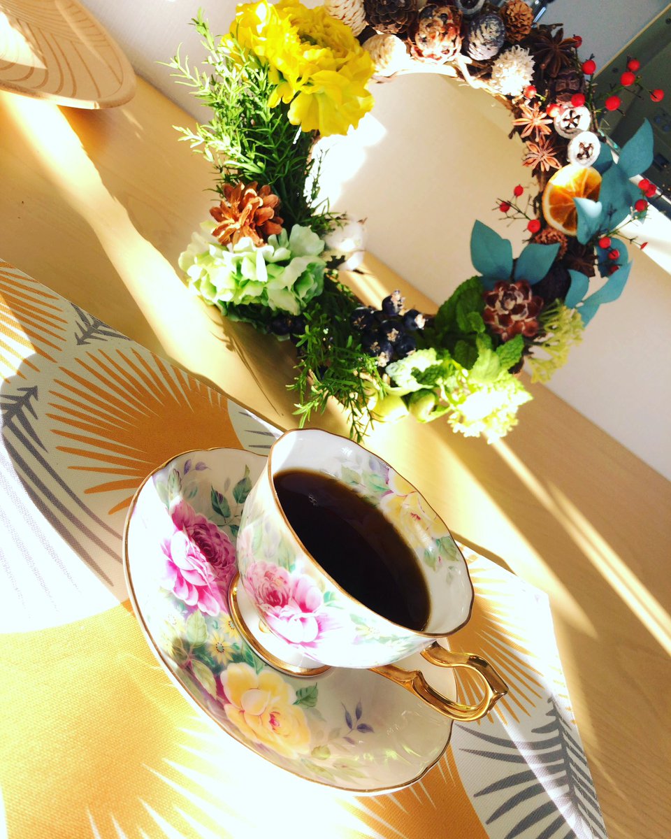 parfum_25's tweet photo. おはようございます☀️.*

今日も
笑顔の花がたくさん咲きますように•*¨*•.¸♬︎

リース作ってみたよ🫧 https://t.co/6EnXX7sig5
