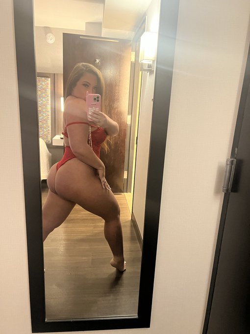 Tell me you miss me  https://t.co/OjsSE6xR7r https://t.co/2aabHpWBRo