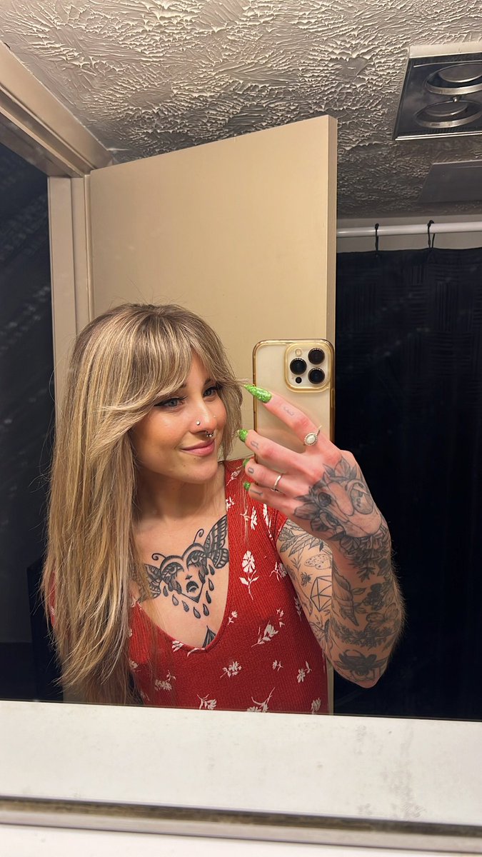 awlivv's tweet photo. got a haircut https://t.co/d2qmz6YsBC