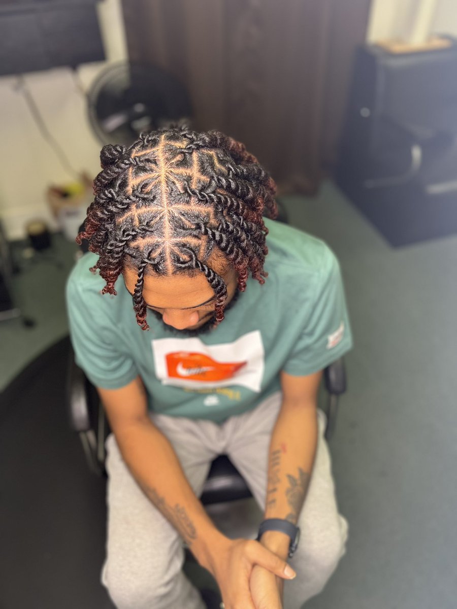 Jayyken21's tweet photo. I got my hair done today ❤️🤧. &amp; I got a new color. https://t.co/2PghtBjfaQ