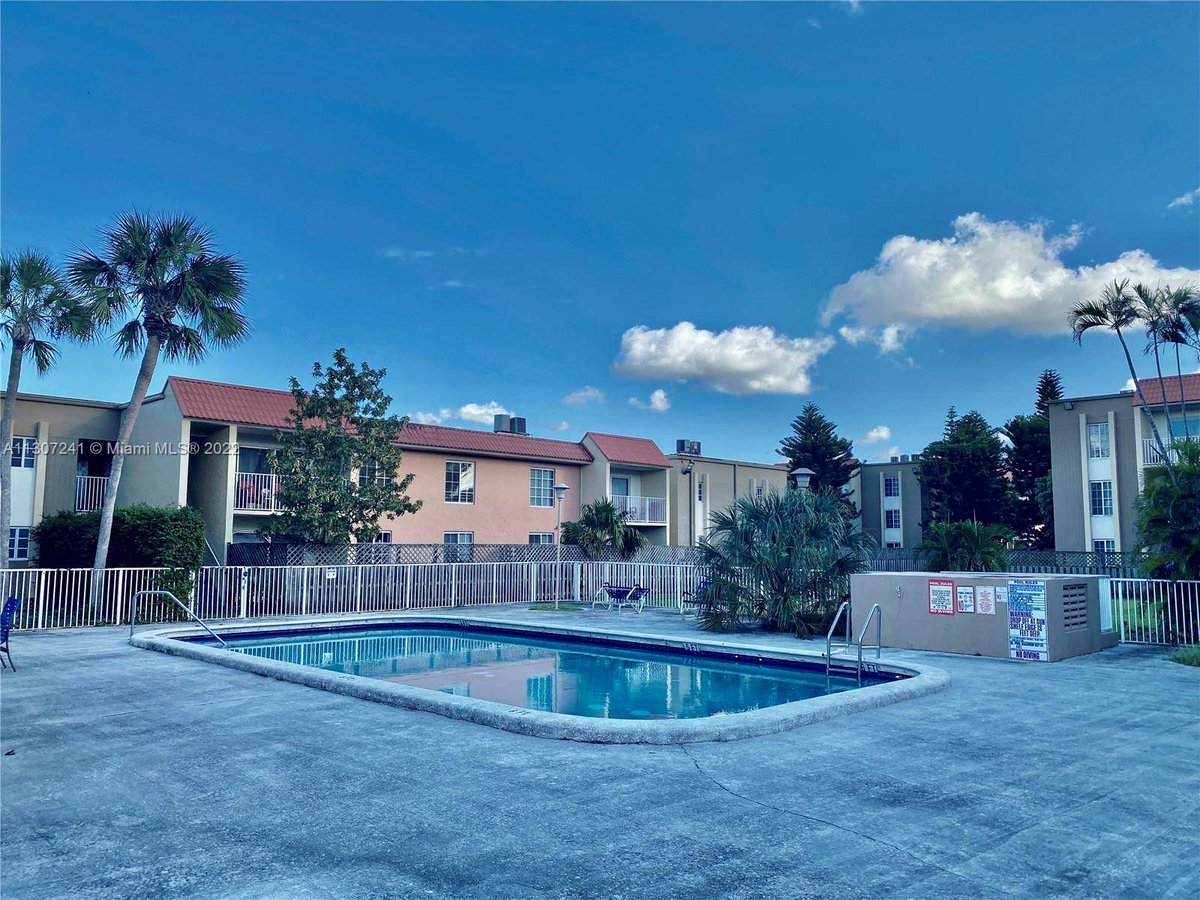 pinerotitle's tweet photo. 5201 Geneva Way #201, Doral, FL 33166 is now under contract.
See this listing and more on my website: https://t.co/Iuc0kCyt0T https://t.co/srC1PNU4oZ