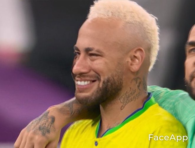 Neymar qui se rappel qu’il va baiser sa sœur pour se consoler ce soir