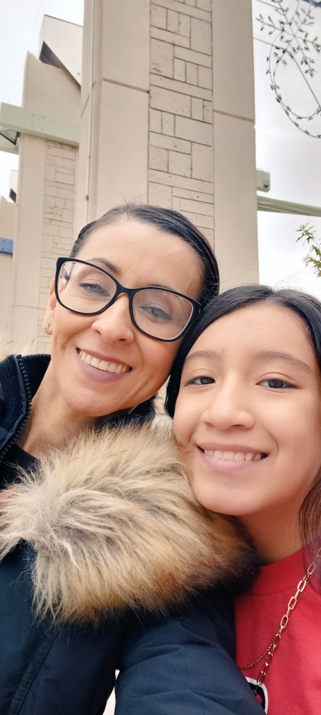 Miss_Lili_Med's tweet photo. 6th grade fieltrip chapperoning and this is the ONLY photo I took with my child 😅🤣
Needless to say, we survived and we had fun 🥳

#volunteering #parentvolunteer #motherdaughter #mommyhood #makingmemories #thisismiddleschool #rems #falcons https://t.co/plSji9XSTe