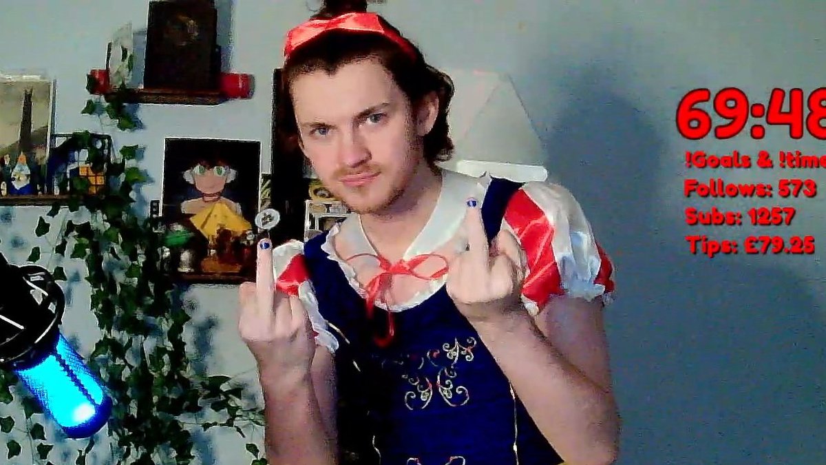 Nukeri_'s tweet photo. Tell me I'm Pretty or I'll throw apples https://t.co/0VgMFASqNj