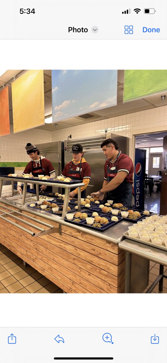 Players giving back to their elementary schools serving Christmas lunches today. Little late to practice after but I’ll let it slide 😜