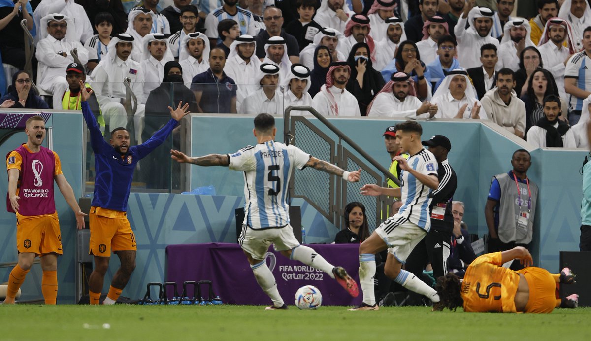 Officialdjuts's tweet photo. #NEDARG  Where was the fucking VAR man... What a disgrace... #lahoz should be banned by FIFA https://t.co/bVwUQyrSH9
