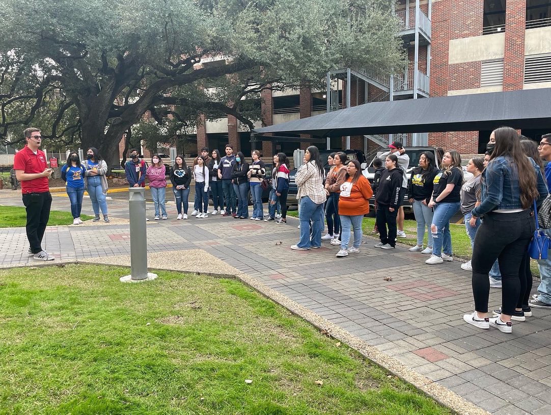 tstemgocenter's tweet photo. It’s FRI-YAY and some of our seniors from @psja_tstem and @PSJACollegiate attended a college tour to @uiwcardinals and @UTSAFutureRR. I can’t wait to see some of you seniors become future Roadrunners and Cardinals! https://t.co/j2eePaZUmy