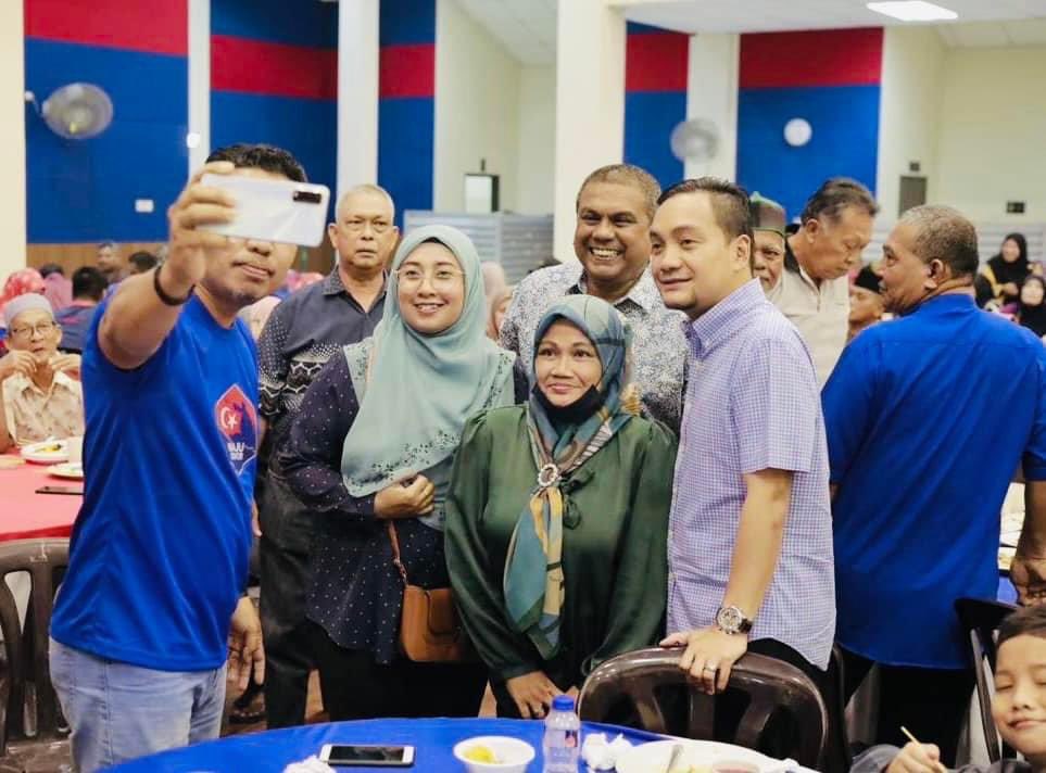Syukur Alhamdulilah 

Saya bersama Ahli Parlimen Simpang Renggam, YB Datuk Seri Utama Ir. <a href="/Hasni_Johor/">Hasni Mohammad 🇲🇾</a> telah menghadiri majlis penghargaan buat jentera Barisan Nasional (BN) Simpang Renggam, yang telah berkerja keras pada Pilihan Raya Umum Ke-15 tempoh hari. 

1/3