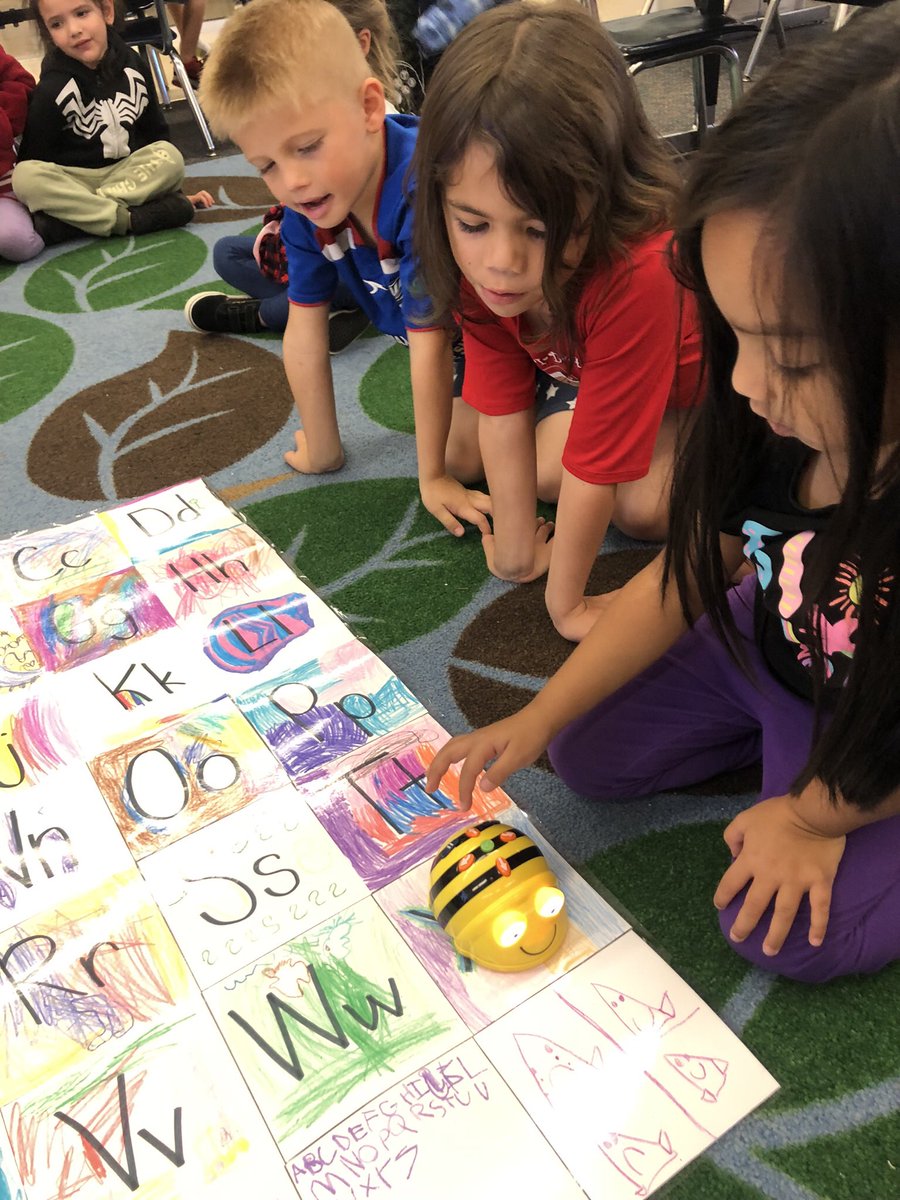 MrsHengesbach's tweet photo. @CitrusSchools @LecantoPrimary We had fun learning with our Bee-Bots this week! #celebratelps https://t.co/YKKFvL1Iwr