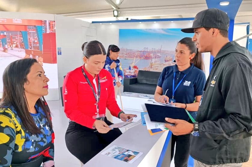 📢 Hoy #09Dic se inauguró con éxito la Expo Transporte Venezuela Internacional 2022, donde Bolivariana de Puertos dice presente demostrando sus capacidades portuarias en pro del desarrollo económico de la Nación 🚢🇻🇪⚓️ #NavidadEsAlegría