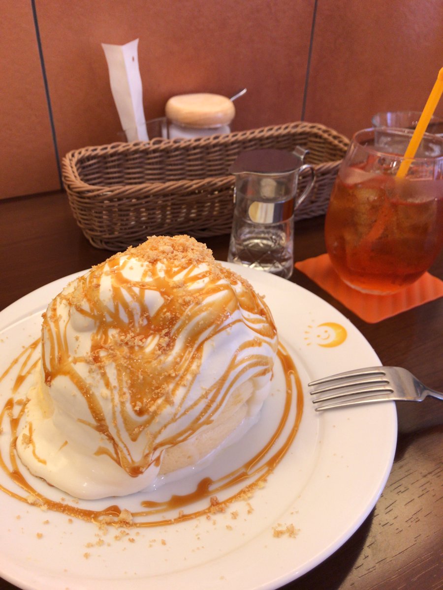 おはようございます 広報のナオキです 土曜日 天気 気温8 今日は パンケーキの日 だそうです 食べる時に使うフォークを 1 に 22 12 10 神楽坂鼓月