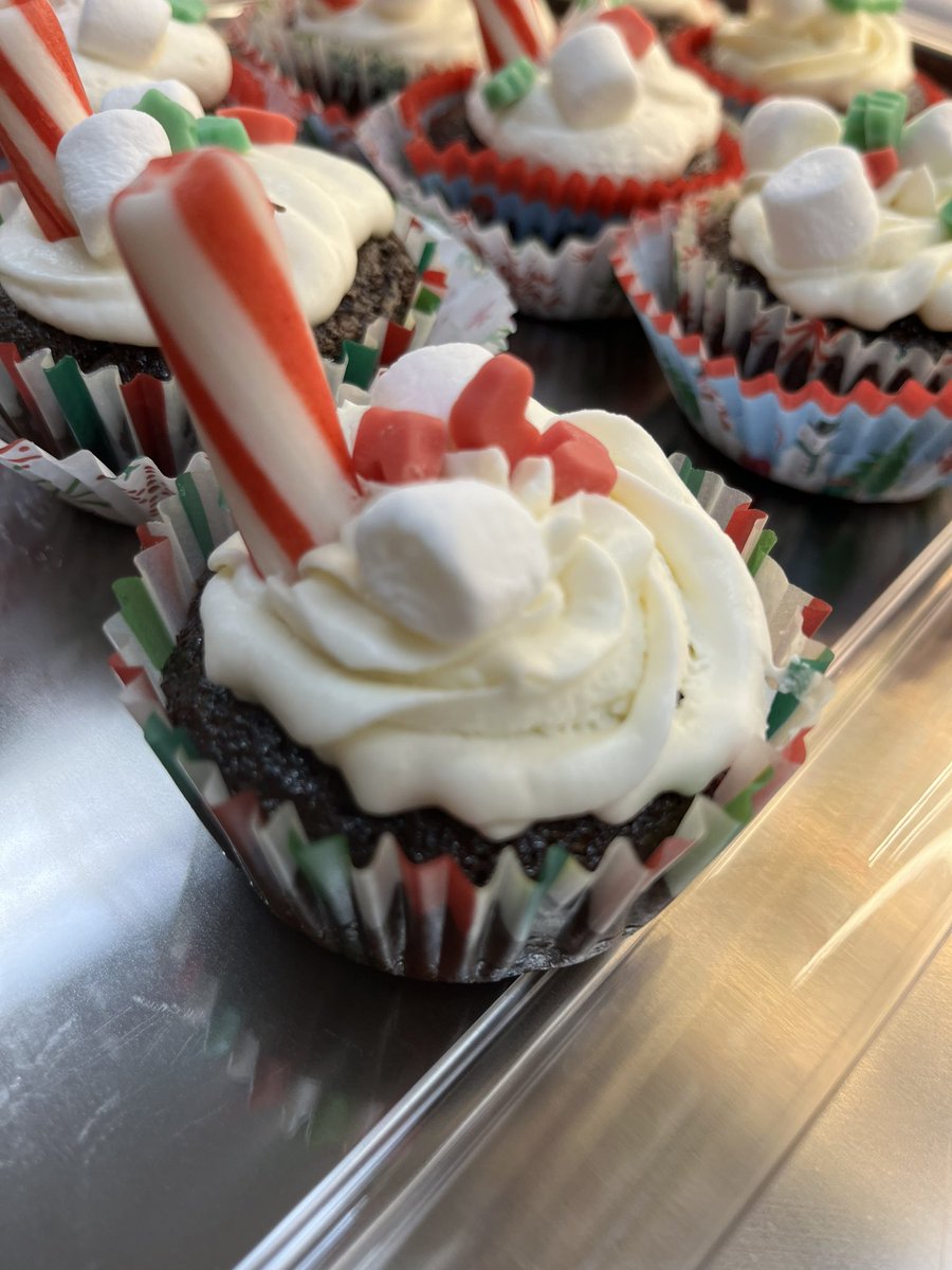 iveywe's tweet photo. Culinary students made hot chocolate and cupcakes for the staff today. https://t.co/7moF89CPgV