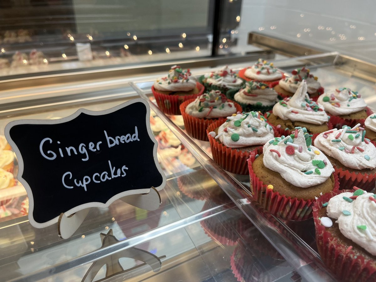 iveywe's tweet photo. Culinary students made hot chocolate and cupcakes for the staff today. https://t.co/7moF89CPgV