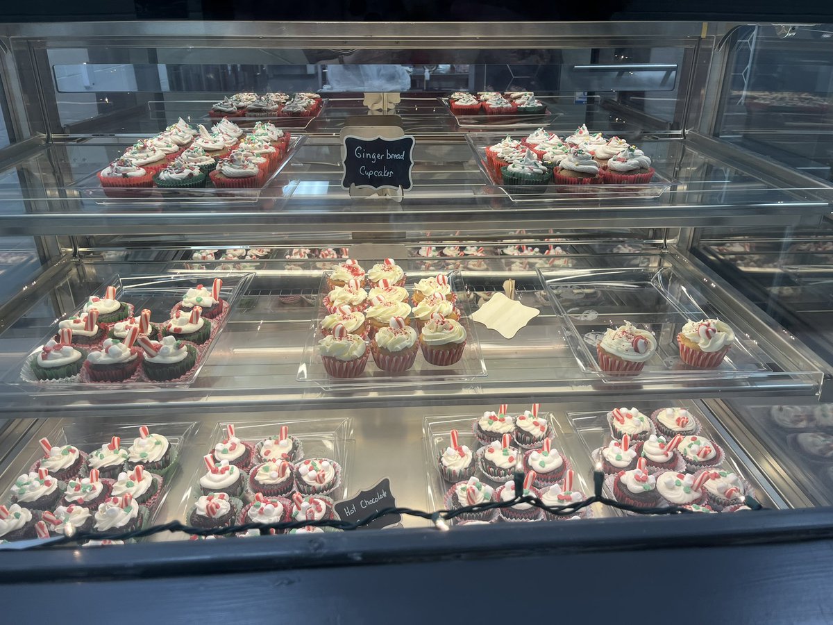 iveywe's tweet photo. Culinary students made hot chocolate and cupcakes for the staff today. https://t.co/7moF89CPgV