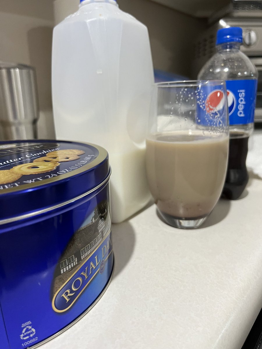 westonwhite's tweet photo. @pepsi @lindsaylohan It’s actually pretty good! #PilkAndCookies #Sweepstakes @royaldanskus @pepsi https://t.co/x3JsCGLtmS