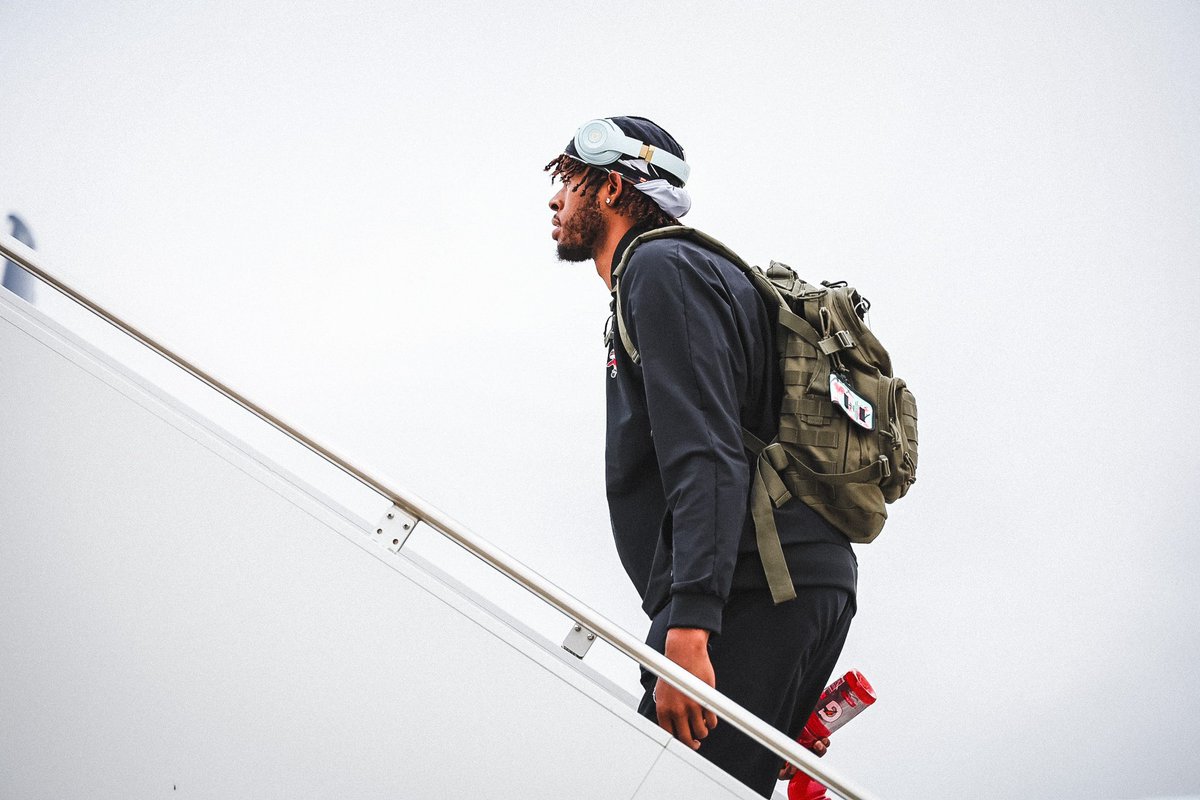 LouisvilleMBB's tweet photo. SDF ✈️ TLH

#GoCards https://t.co/h2aI9avNOq