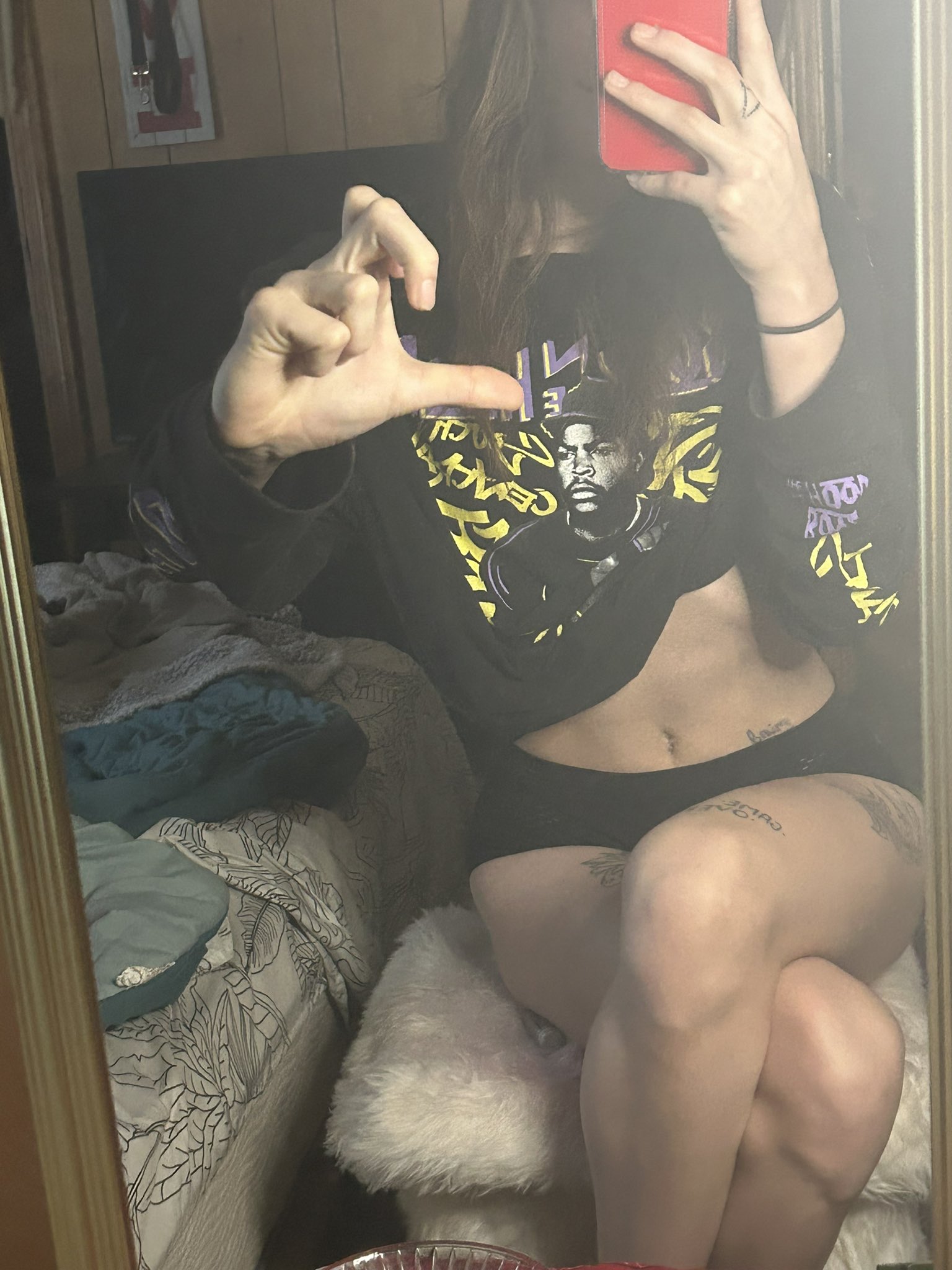 2 pic. Despite being thrown around and treated like garbage , I will continue to take pride in my body and idc who likes it https://t.co/3N711vKedq